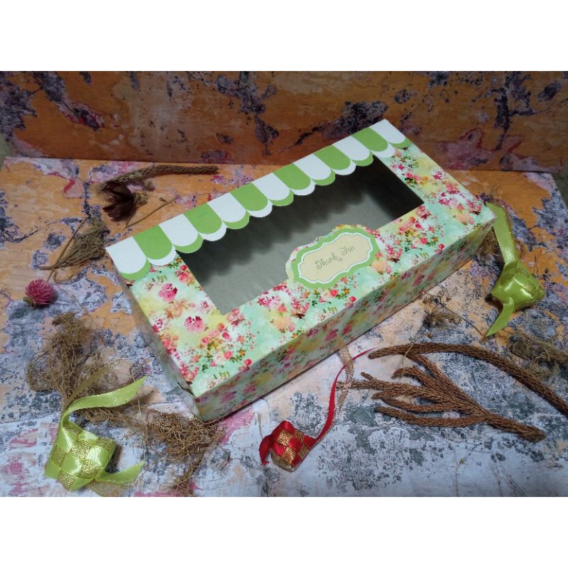 

Sale box 25-12,5-5cm @10pcs free card