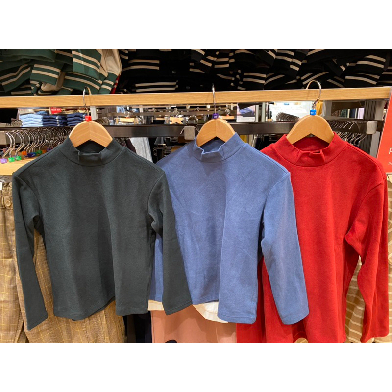 UNIQLO Tshirt Turtleneck Suede anak perempuan/laki-laki