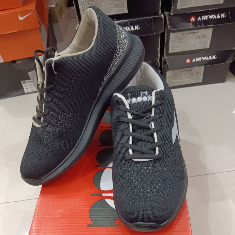 Sepatu Diadora Cronos (M)