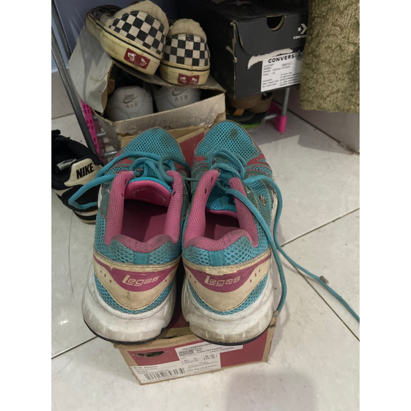 preloved sepatu lari legas