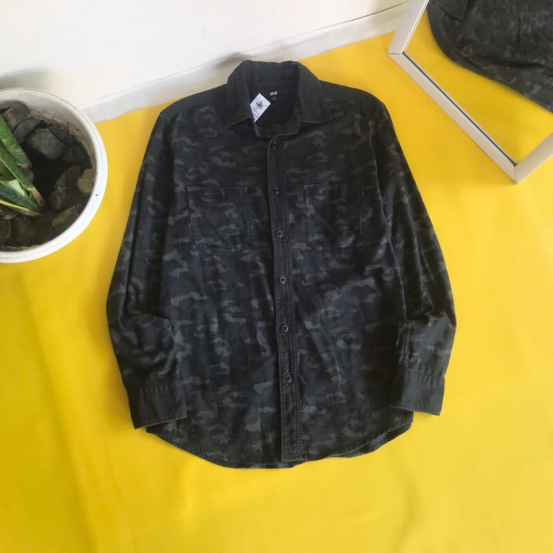 FLANEL UNIQLO CAMO / SIZE M