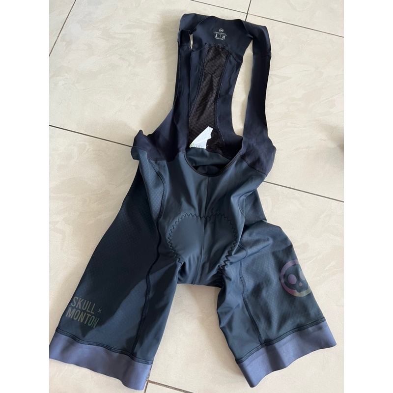 preloved bib urban skull monton pria