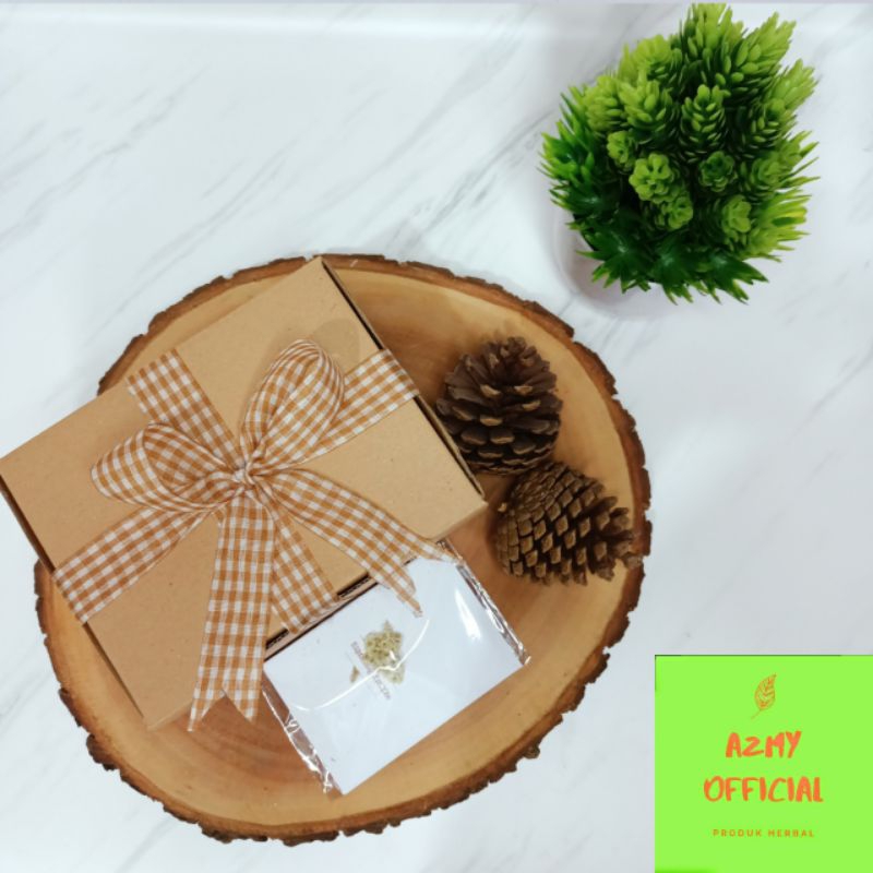 

BOX HAMPERS FREE GIFT CARD