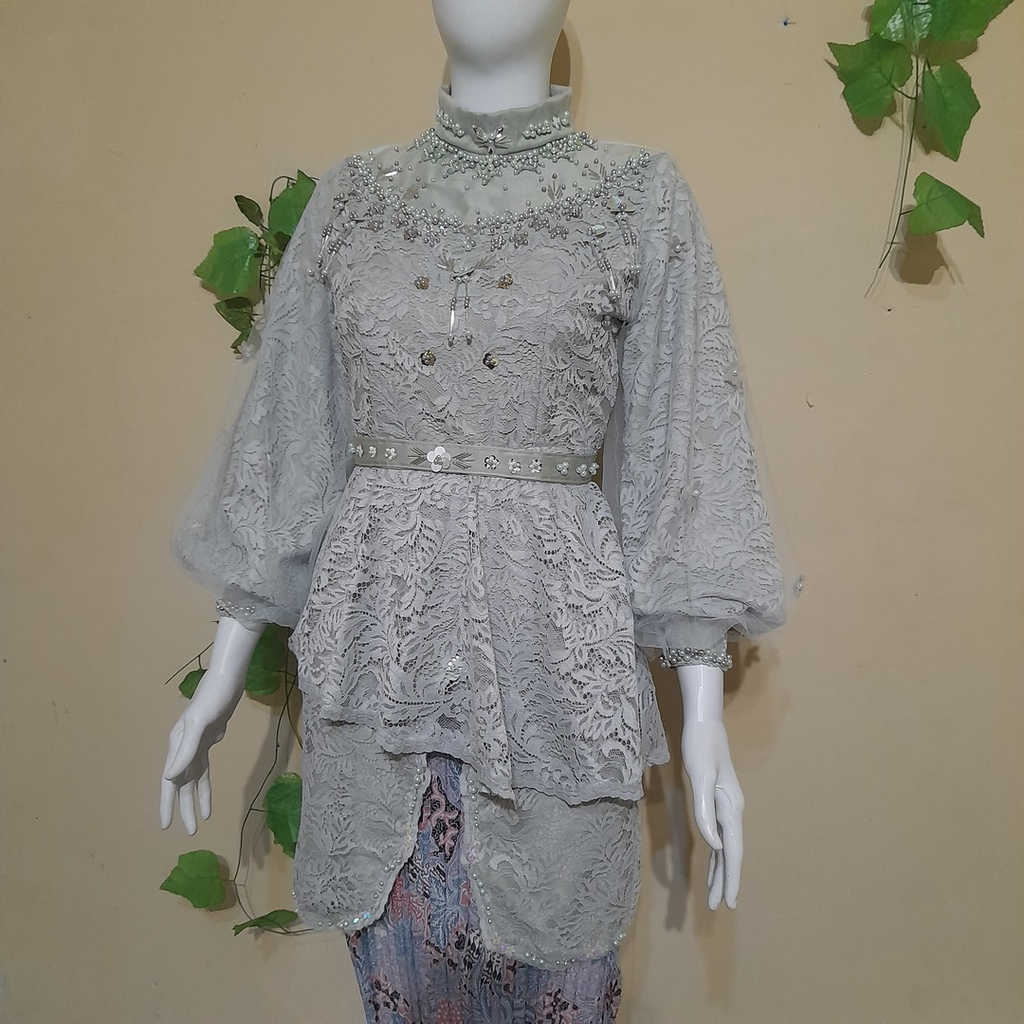 kebaya custom / kebaya wisuda / kebaya payet / kebaya pesta / kebaya lamaran / kebaya kondangan / ke