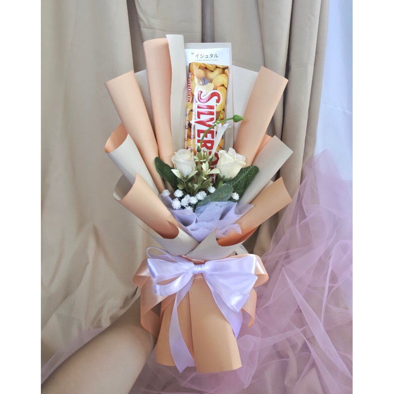 

Buket Coklat Silverqueen 58gr │ Single Choco Bouquet │ Buket Snack │ Buket Valentine/Wisuda/Anniversary/Special Occasion