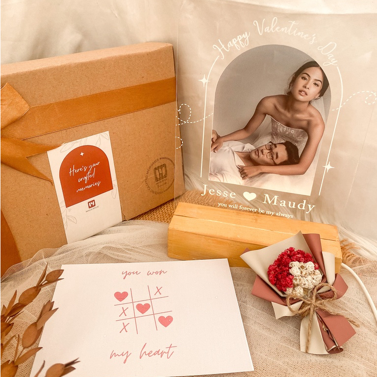 Valentine Gift - Akrilik Custom LED Gift Set (FREE buket bunga mini)