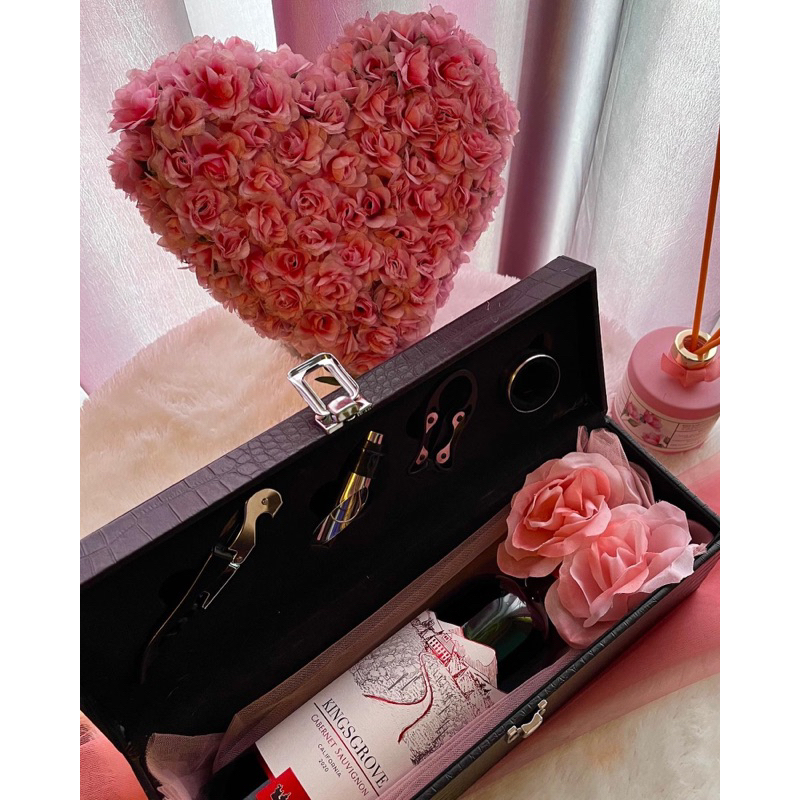

Wine gift box set Valentine
