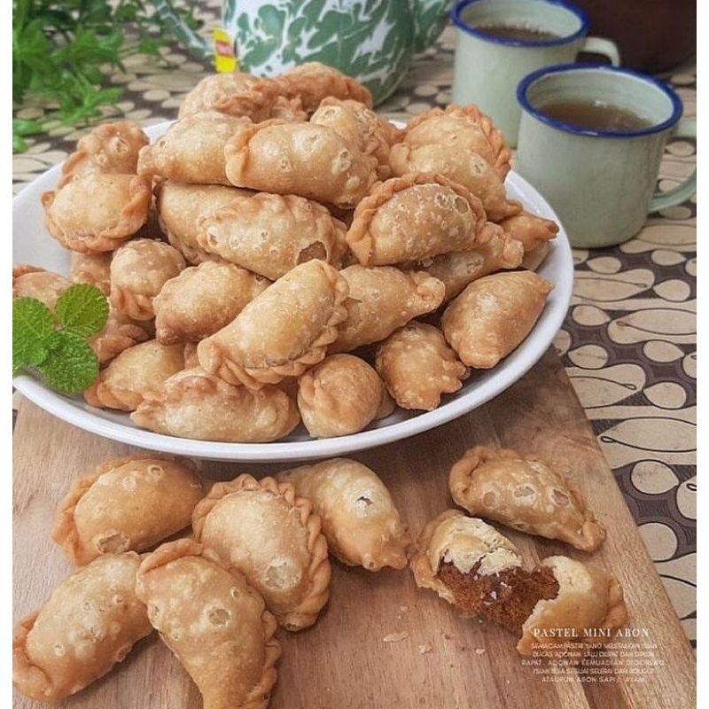 

TERMURAH Pastel abon sapi kering besar spesial 100gram||Kue Pastel Abon
