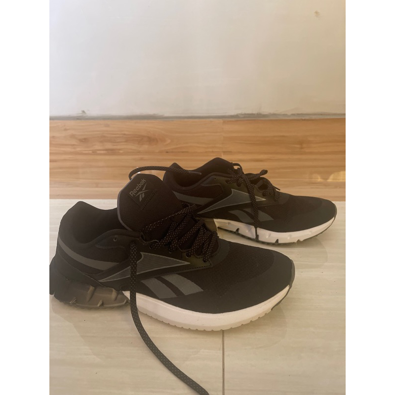 sepatu cowok reebok ztaur men
