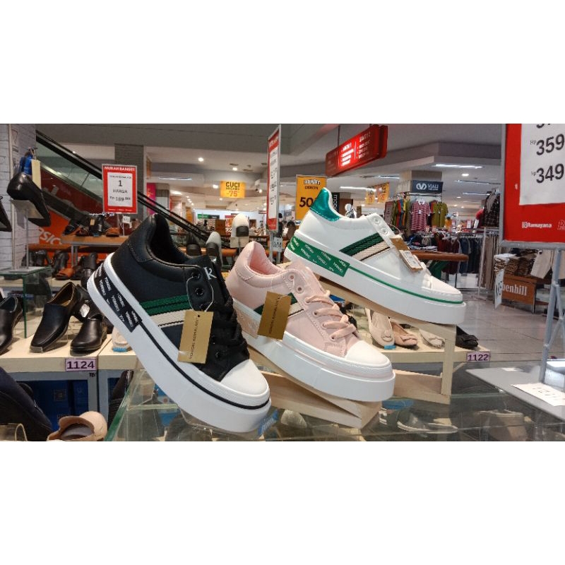 Yongki komaladi :- sepatu pesta anak wanita dari yongki komaladi