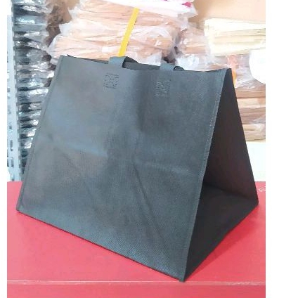 

Goodiebag handle box jahit 32 x 27 tinggi 26 box cake ultah isi 12 pcs