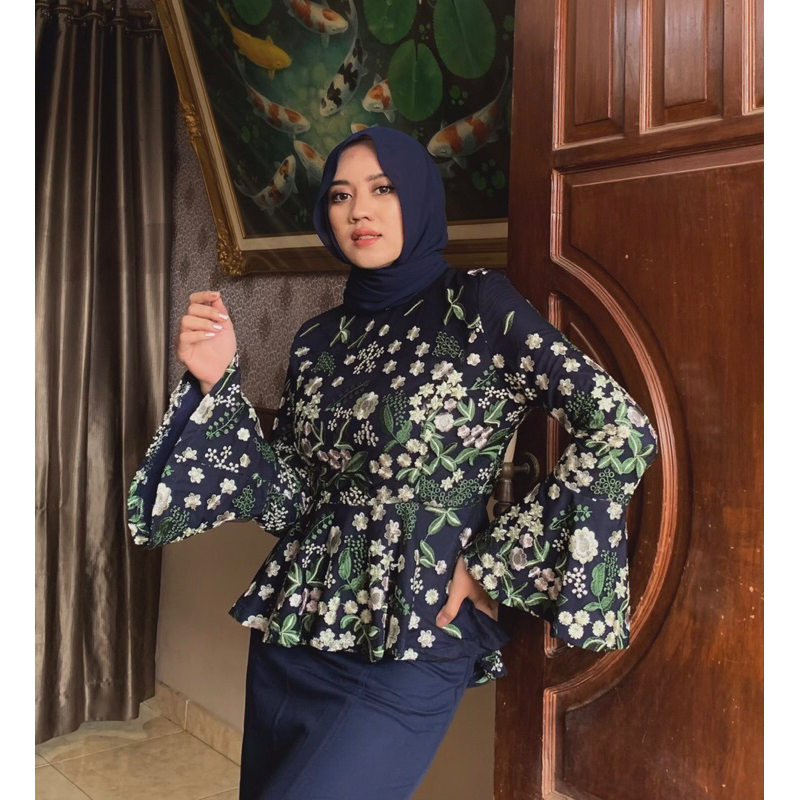 Preloved Zalia Flowy Navy