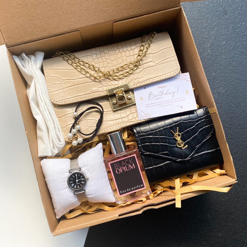 [A4743]HAMPERS GIFT BOX TAS LUCY/KADO PACAR/KADO VALENTINE/KADO ANNIVERSARY/KADO WISUDA/KADO WEDDING/HADIAH ULANG TAHUN/HAMPERS LEBARAN/HAMPERS RAMADAN/KADO HARI GURU/KADO HARI IBU/HADIAH PERNIKAHAN