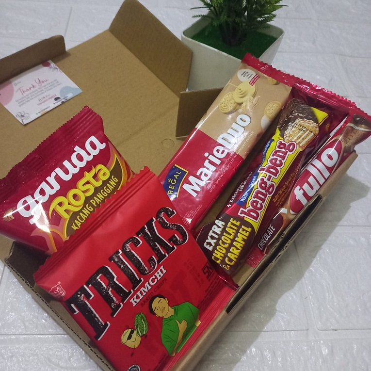 

Hampers Snack Retjeh / Hampers Snack Gift Box / Hampers Snack / Snack Box / Gift Box / Hadiah Ulang Tahun / Kado Wisuda / Anniversary Gift / Valentine Day