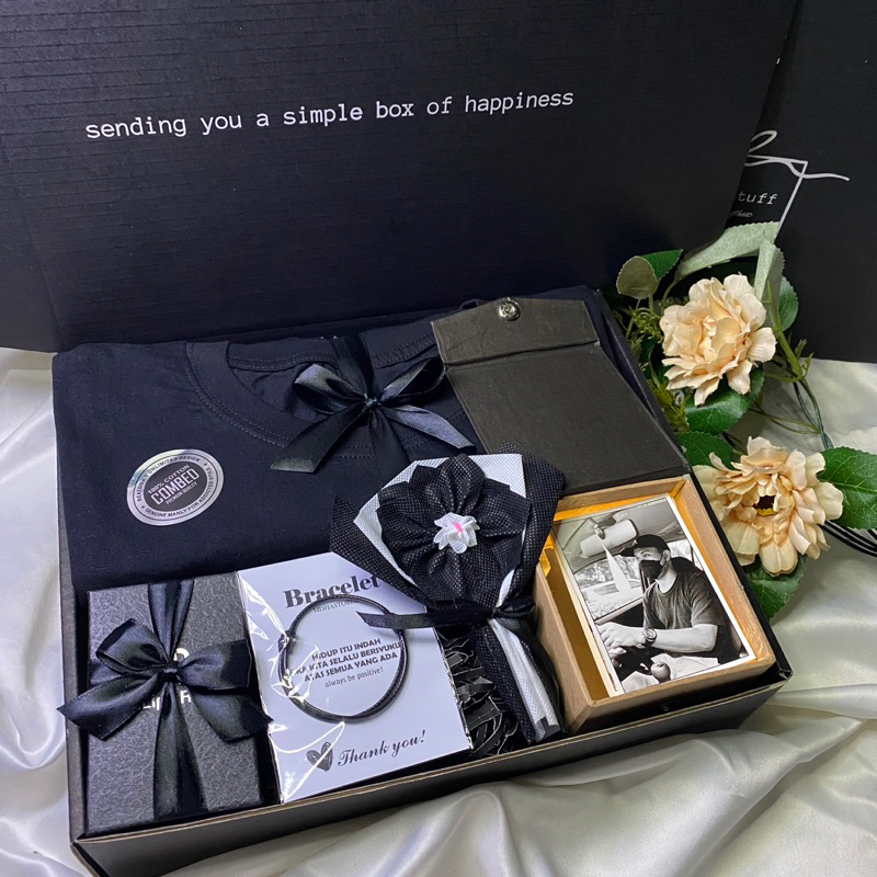 

HAMPERS COWOK / KADO ULANG TAHUN COWOK / GIFT BOX COWOK ELEGAN HAMPERS MIX FOTO GIFTBOX PRIA WANITA