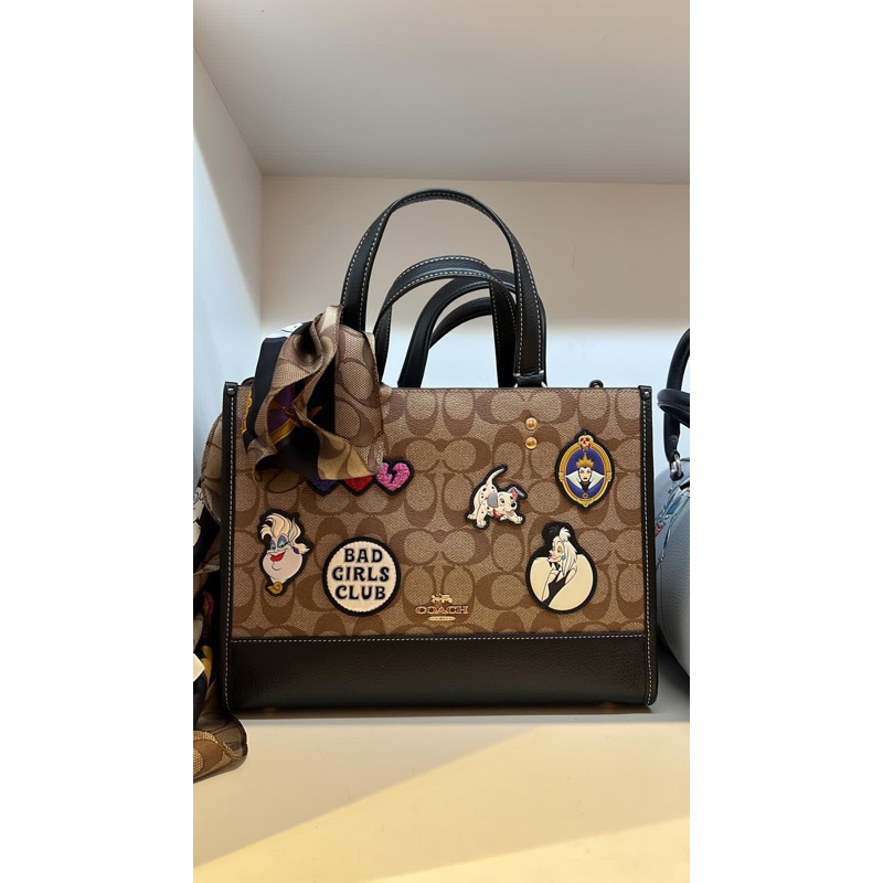Tas Coach Original Disney Dempsey Caryall Tote Bag Sign Khaki Black Queen Evil Patches
