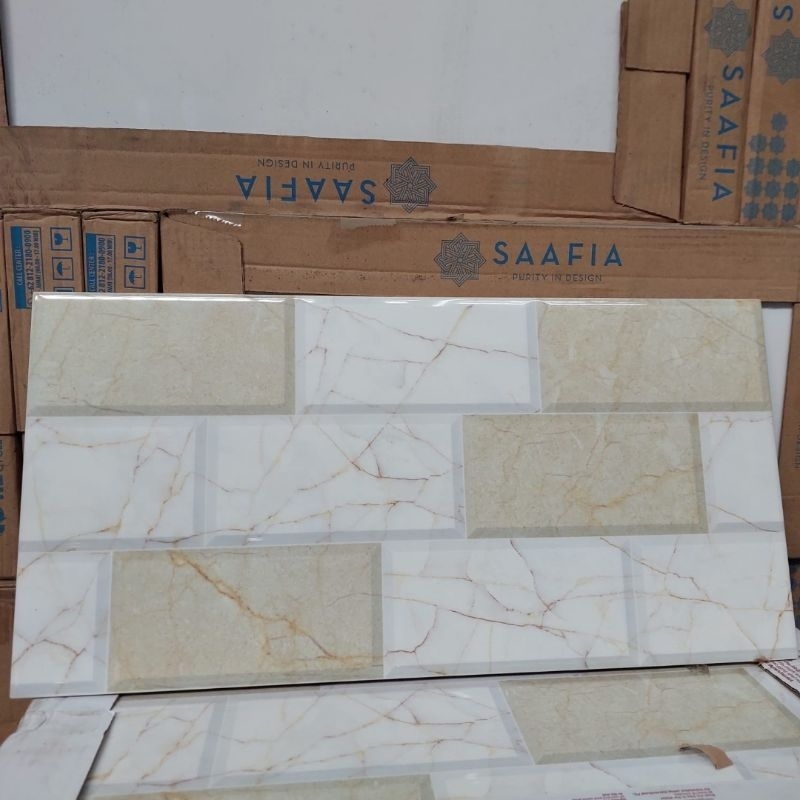 Keramik 30x60 BATA WHITE CREAM MOTIF MARMER DINDING KAMAR MANDI