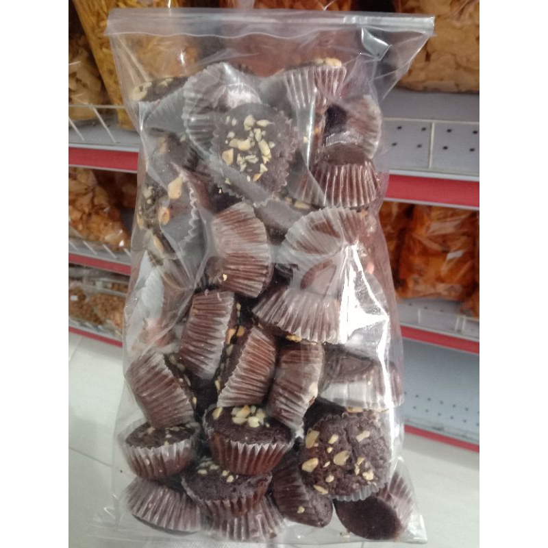 

Brownis Kering Topping Kacang Paper Cup
