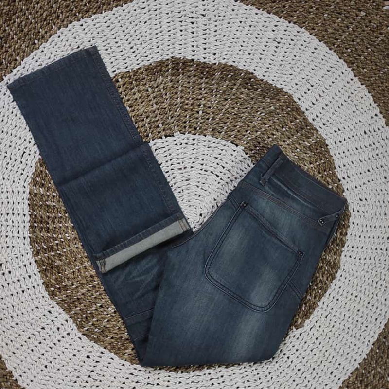 Uniqlo jeans pria slim straight