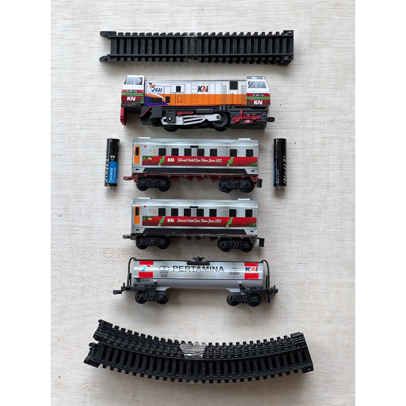 Paket Rangkaian Lokomotif Cc206 Gerbong Nataru | Miniatur Kereta Api kayu Terbaru