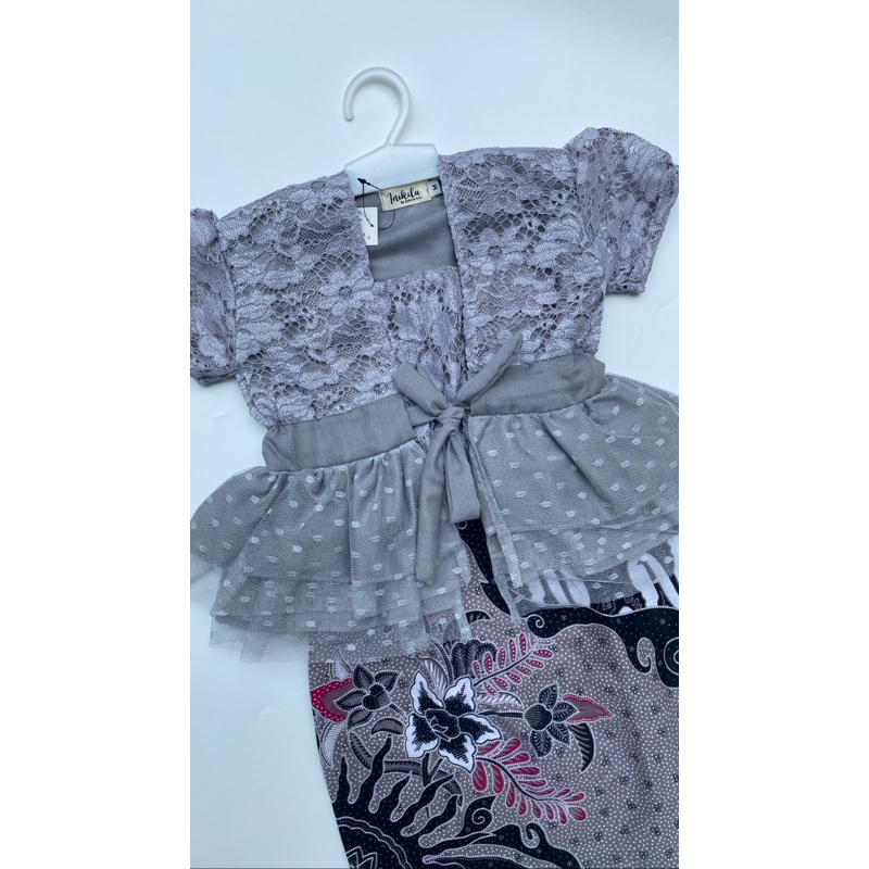 Kebaya Kutubaru anak Maheswari rok panjang