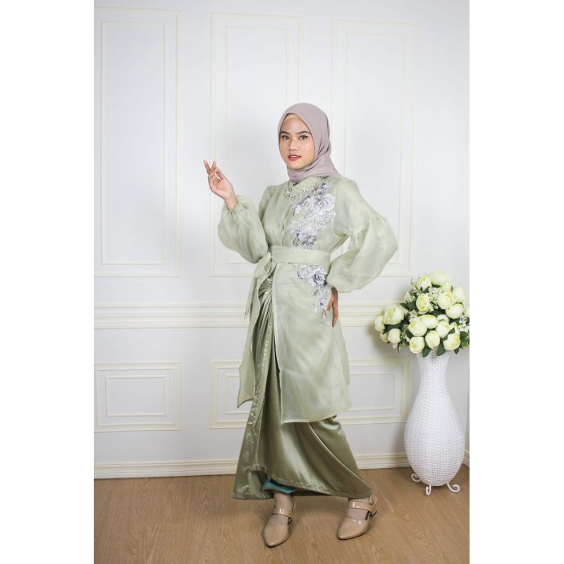 queen dress organza modern/kebaya wisuda/kebaya kondangan