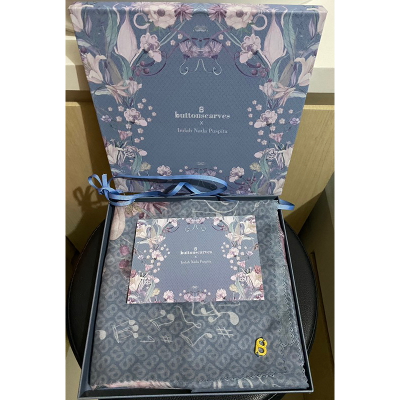 PRELOVED Buttonscarves Nada Series Cis