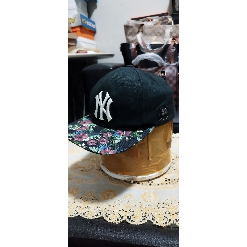 Preloved MLB Yankees Hat Setelan