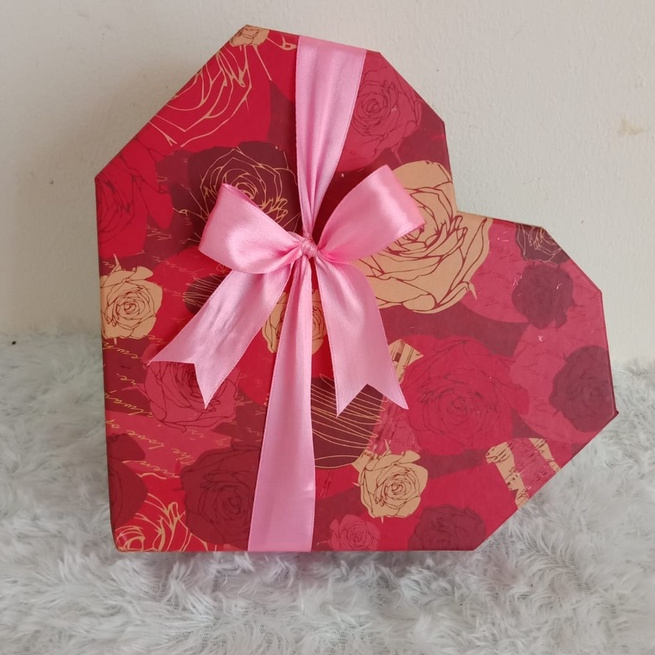 

Giftbox unik berbentuk love