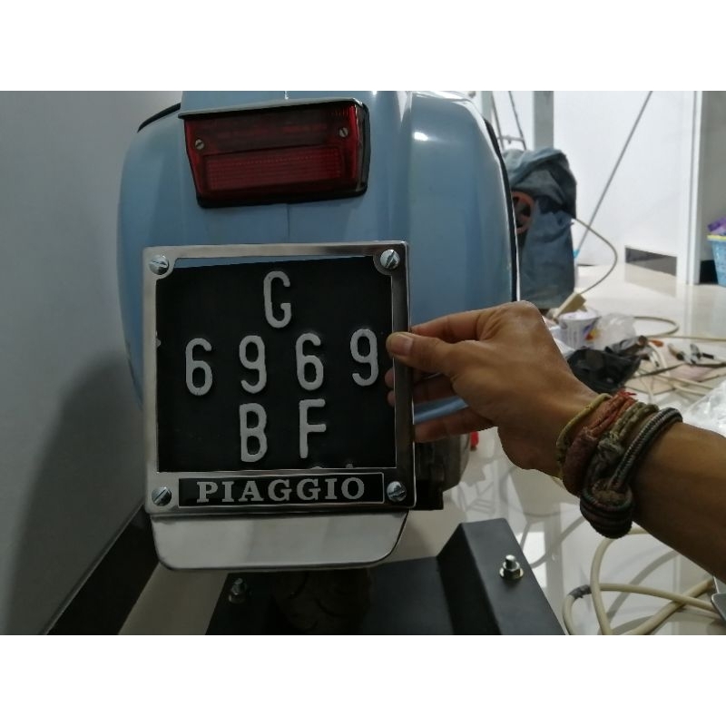 cover bingkai plat nomor belakang Vespa frame plat nomer belakang Vespa classic