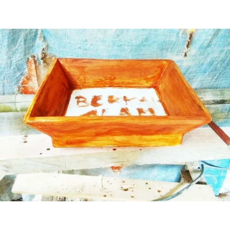 tatakan sarang bertelur ayam