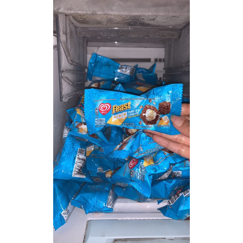 Walls Feast pop mini ice cream vanilla & caramel