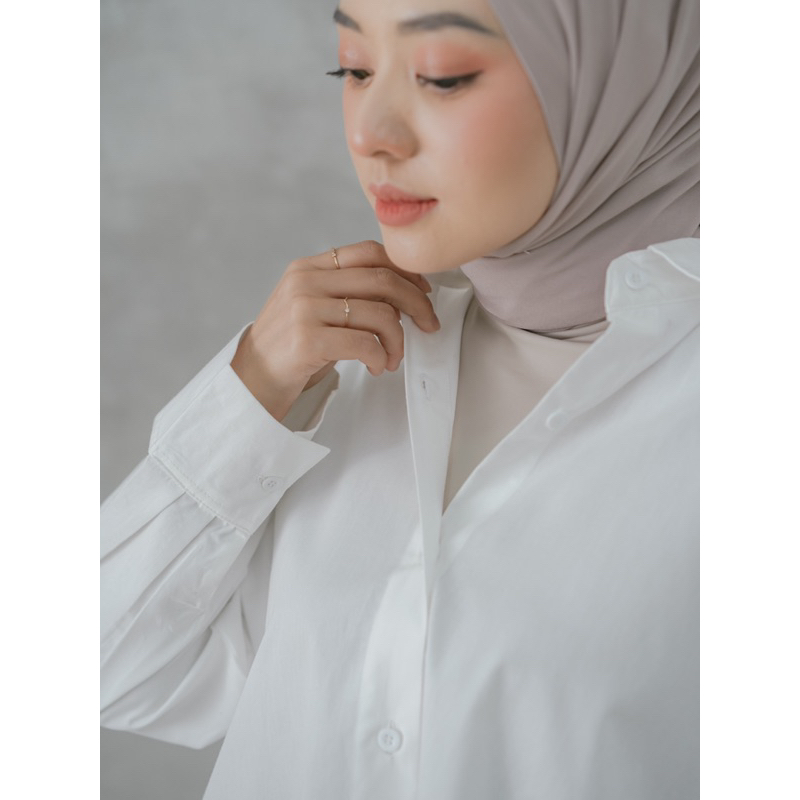 Basic Poplin Shirt by Myomira