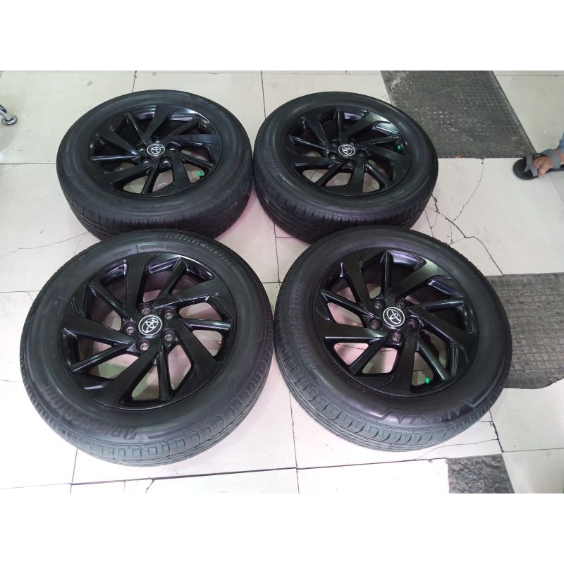 Velg mobil bekas copotan toyota rush ring 17 plus ban 215/60/17 bridgestone