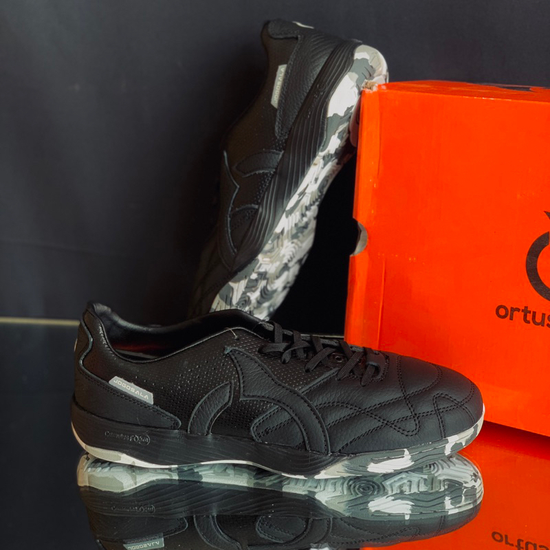 SEPATU FUTSAL ORTUSEIGHT JOGOSALA REVOLT