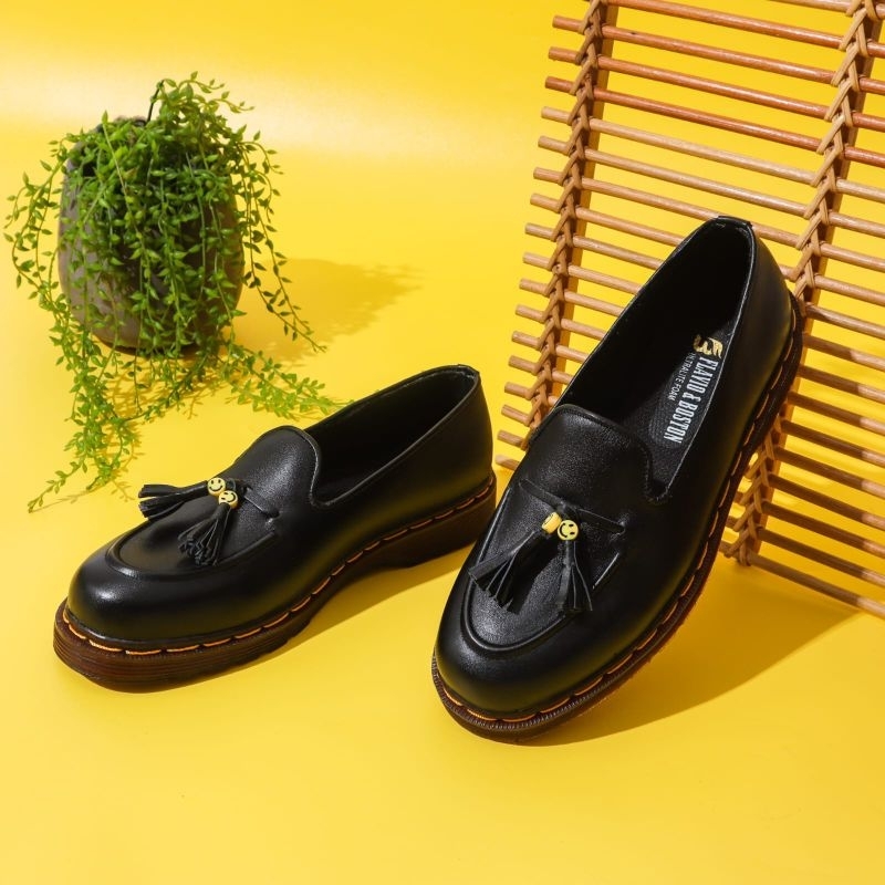 sepatu loafers tassel smile kulit asli sepatu kerja docmart dokmart wanita pria pita smile Boston footwear Flavio