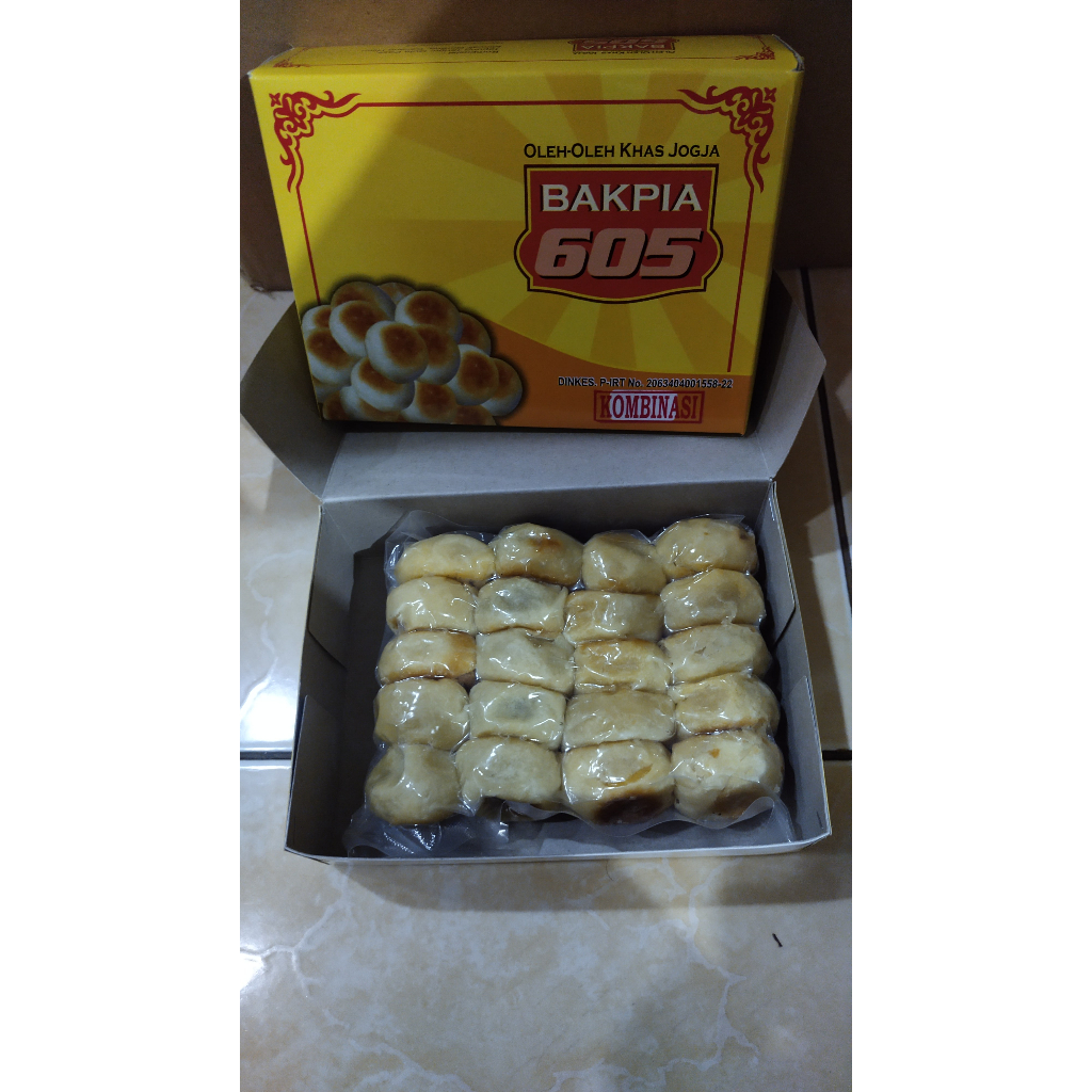 

BAKPIA 605 OLEH OLEH ASLI KHAS JOGJA ISI 20 RASA KOMBINASI/KCGHIJAU/COKLAT/KEJU