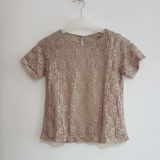 Atasan Brokat Abu Lengan Pendek Preloved