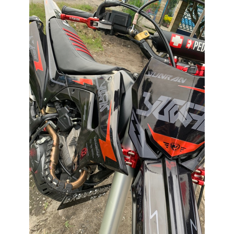 Decal crf kombinasi merah chrome