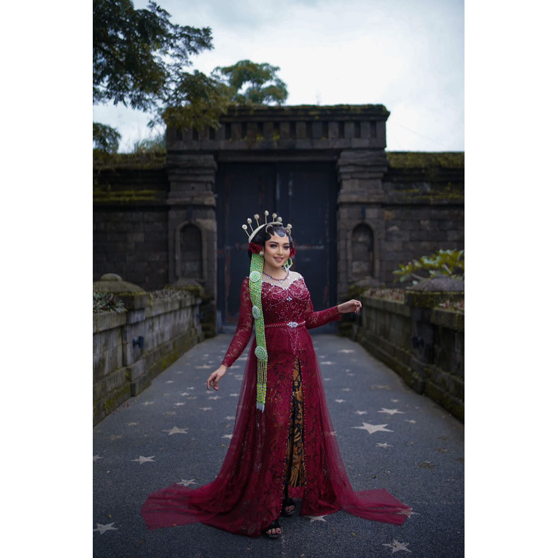 Kebaya pengantin marun/gaun pengantin marun