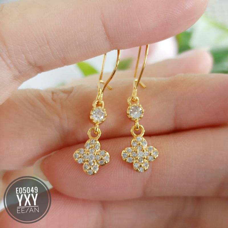 Anting Yaxiya Clover warna Gold E05049