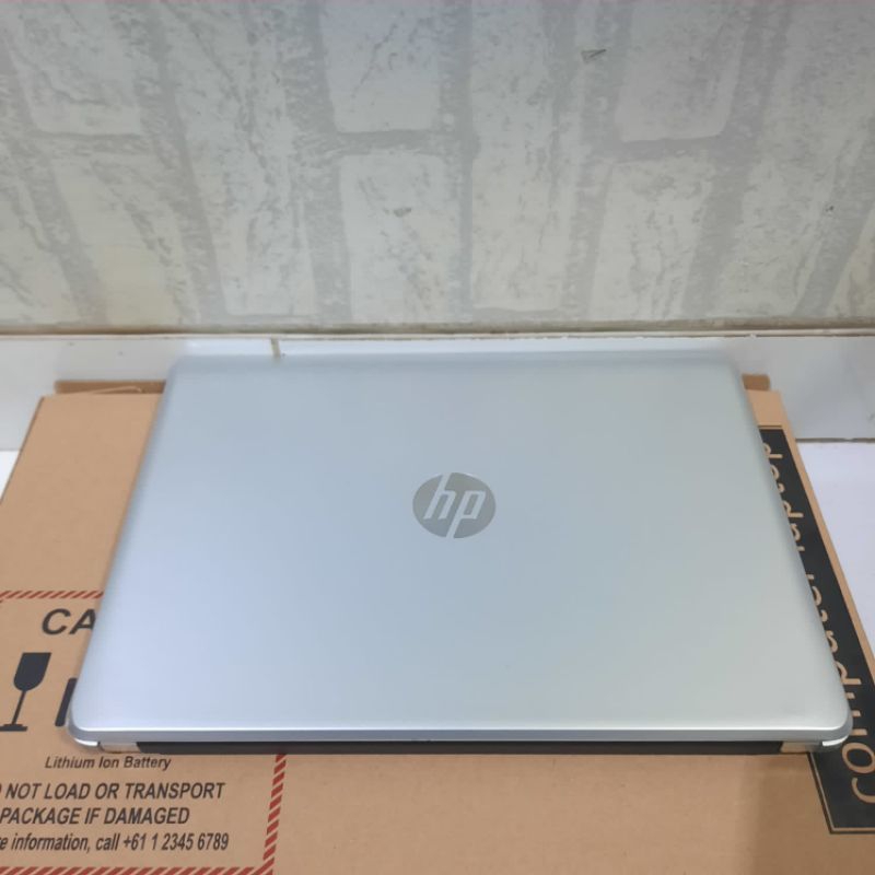 Laptop Hp 14 - cm0095AU/cm0071AU Amd E2 - 9000e Vga Amd Radeon R2 Windows 10 Super slim