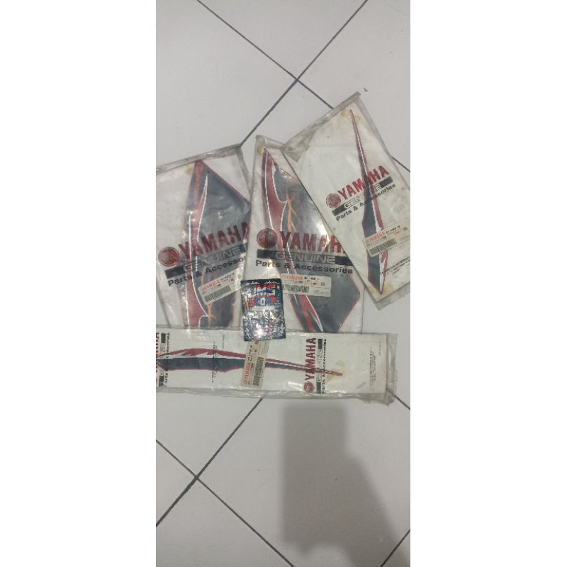 stiker striping grafik vixion old 2009 bagian bodi body belakang 4bagian original ygp