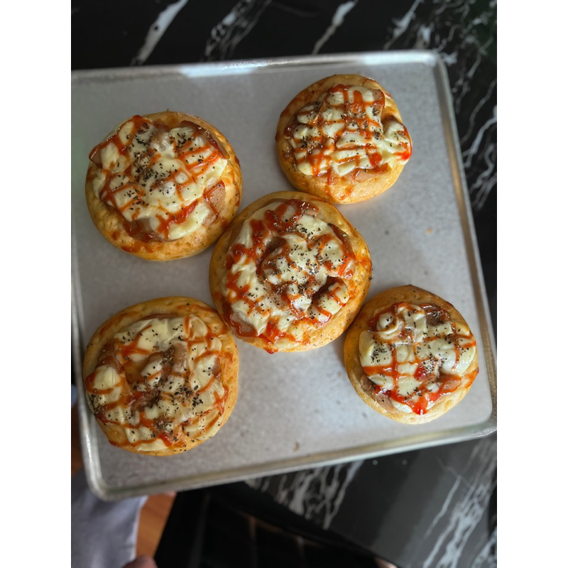 

pizza mini ekonomis lembut dan gurih dengan beragam toping