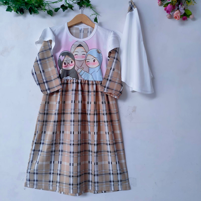 Gamis Anak 4 5 6 7 8 9 10 Tahun Anak Cewek Perempuan Gamis Voxy Kotak Lucu kekinian free hijab style luvu kekinian terbaru rempel Muslim ( Gamis Voxy Kotak )