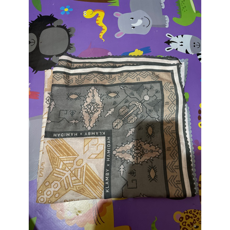 scarf wearing klamby x hamidah