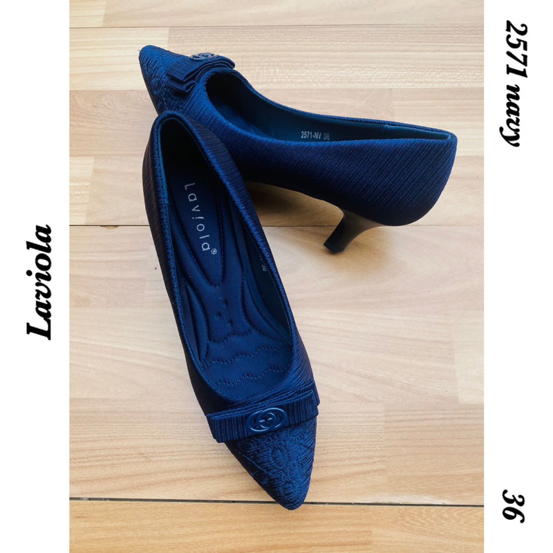 Laviola heels warna Navy geser