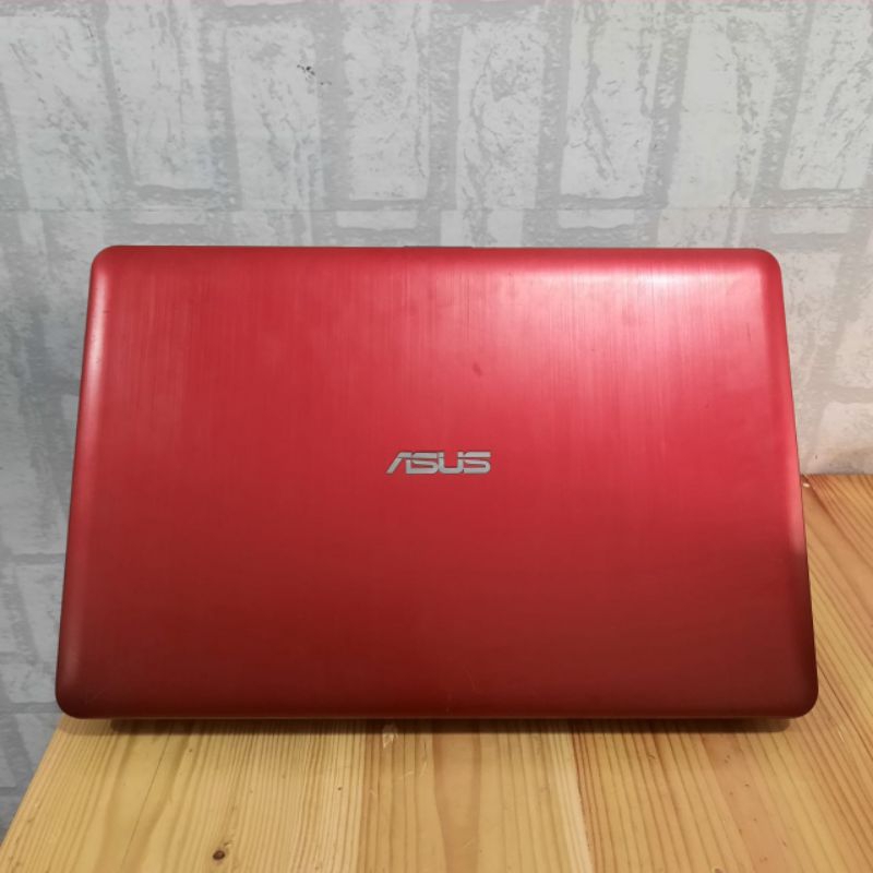 Laptop Asus X540YA Amd E1-7010 Layar 15 inc Vga Amd Radeon R2 Graphics Windows 10 mulus