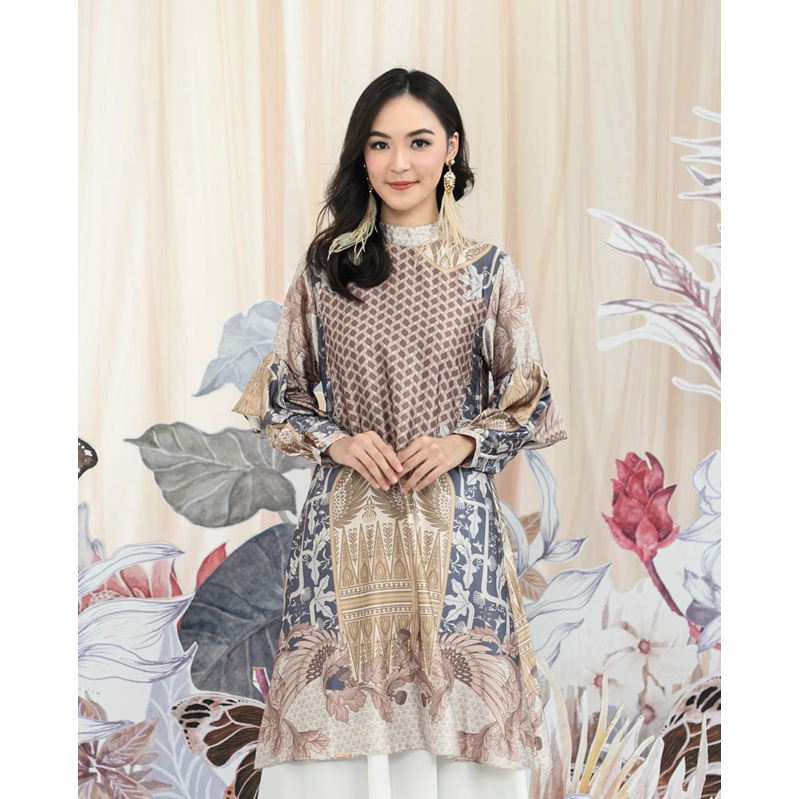 Celebes Tunic Wearing Klamby