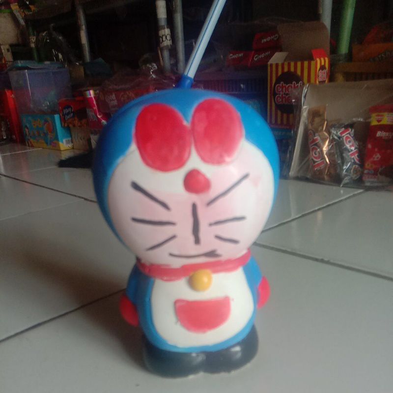 Celengan Doraemon.